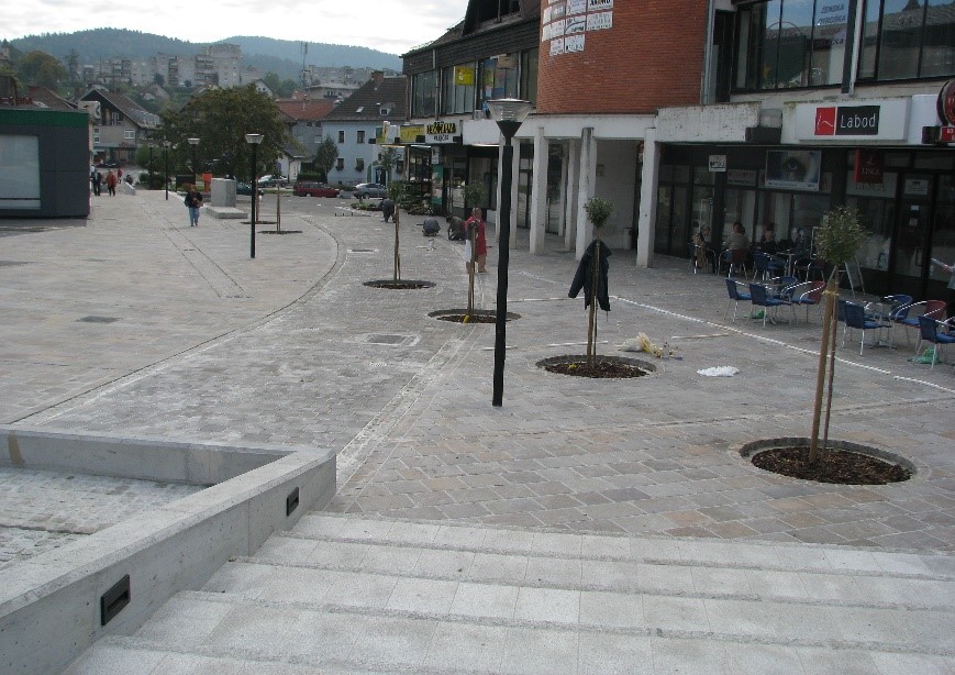 2 Obnovitvena dela v mestnem jedru Ravne